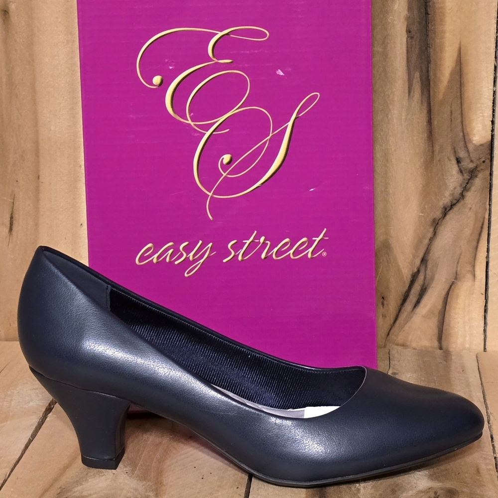EASY STREET Womens 9 N Narrow FABULOUS Classic Navy Blue Comfort Pumps Heels NIB